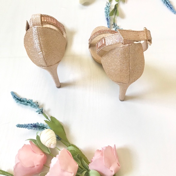 𝑇𝑜𝑝 𝑀𝑜𝑑𝑎 𝐹𝑜𝑟𝑚𝑎𝑙 𝐻𝑒𝑒𝑙𝑠 - Picture 5 of 8